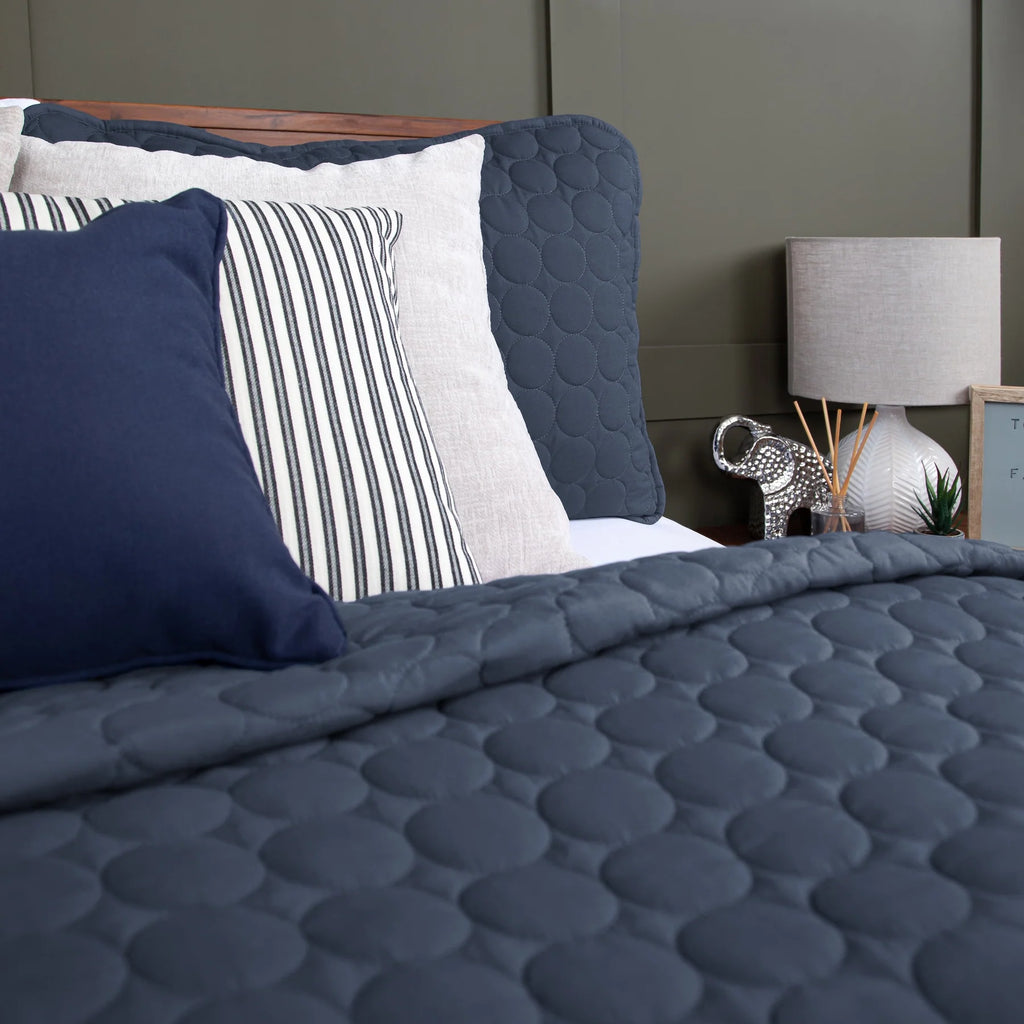 Circles Classic Quilt Set, Navy Blue