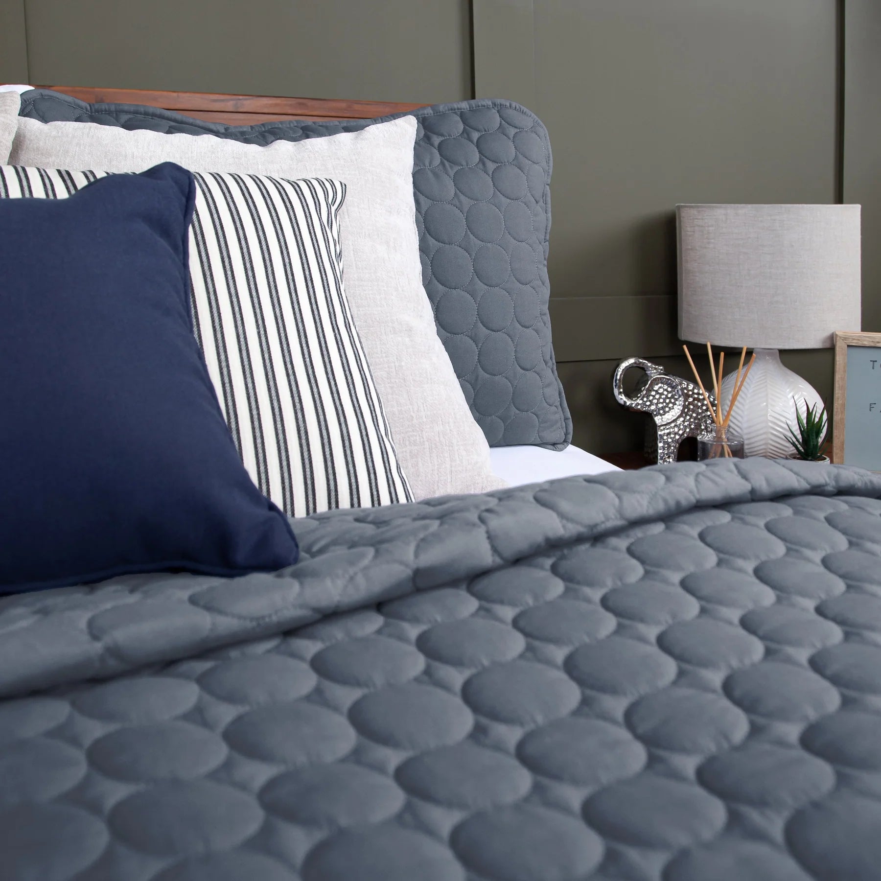 Circles Classic Quilt Set, Steel Blue