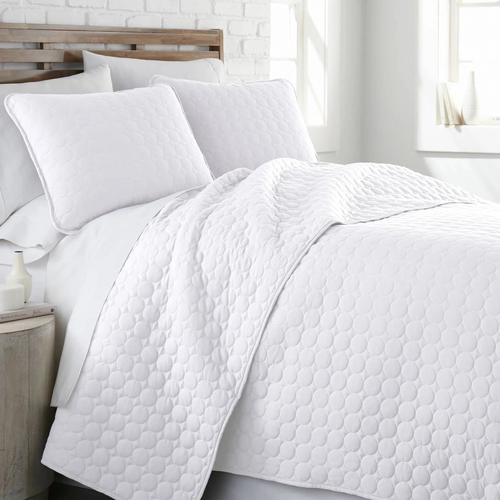 Circles Classic Quilt Set, White