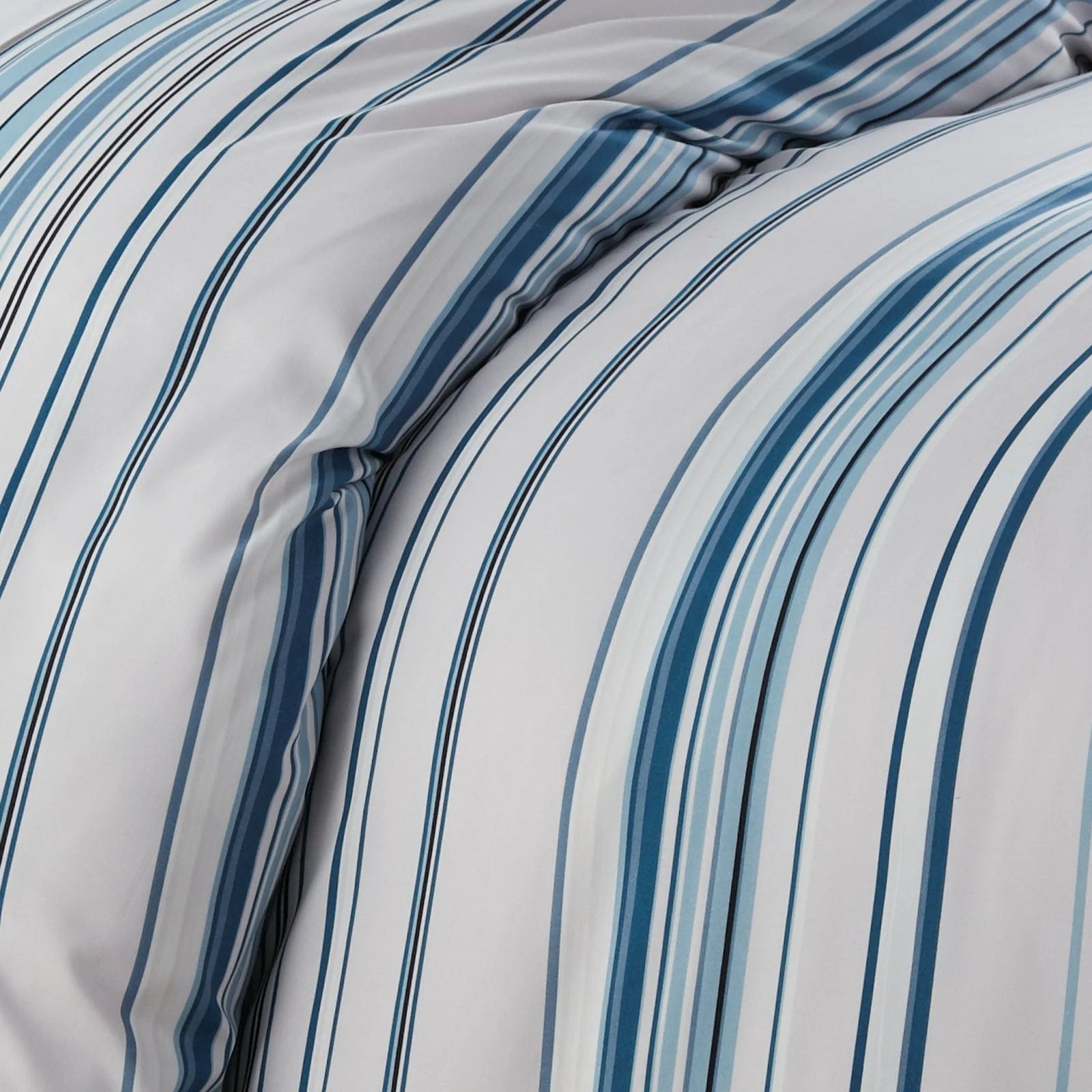 Preppy Stripes Reversible Comforter Set, Blue