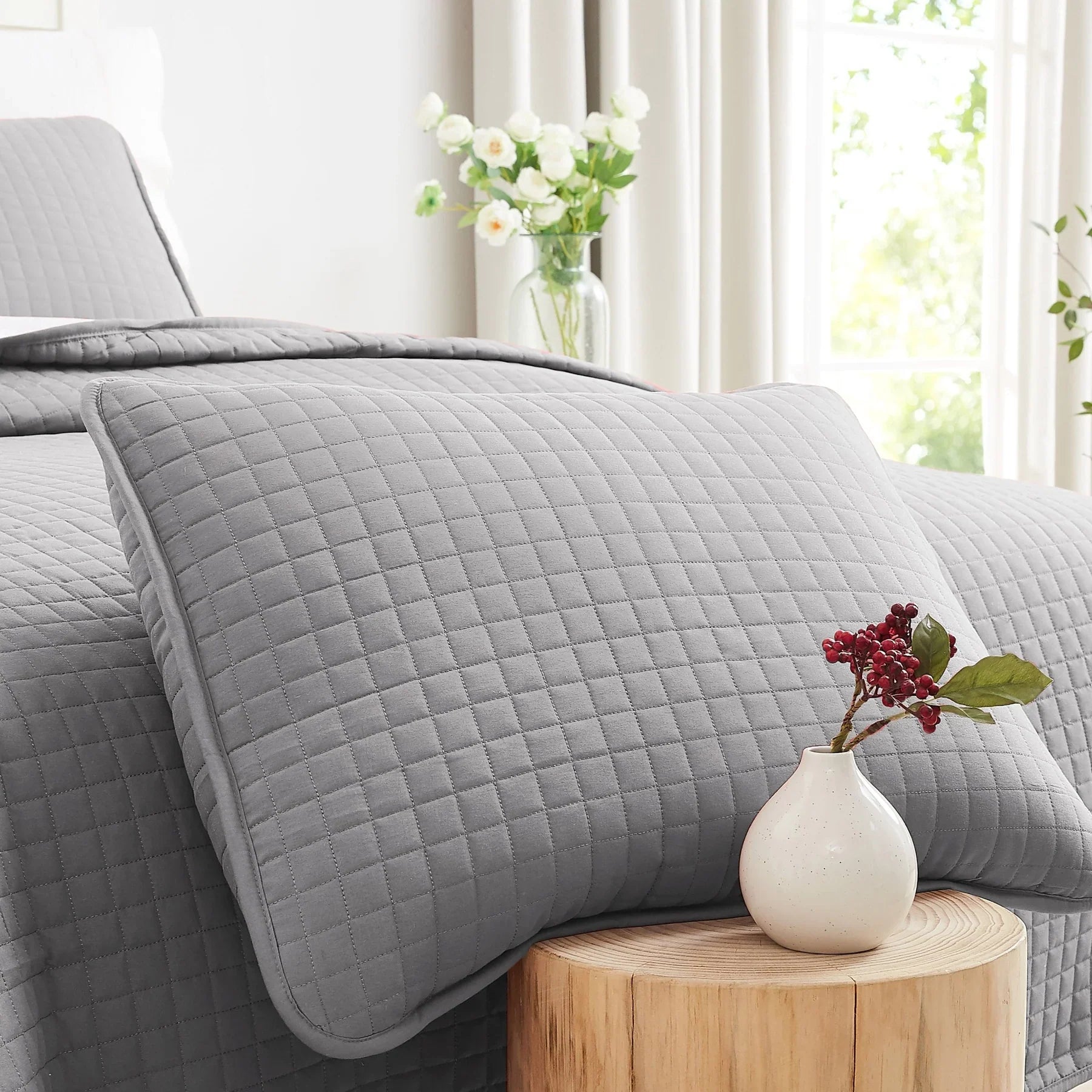 Small Squares Classic Quilt Set, Grey